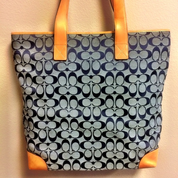 Large Coach logo tote - Picture 2 of 8
